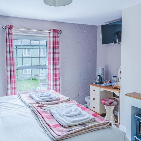 The Cock Hotel Bronllys Extérieur photo