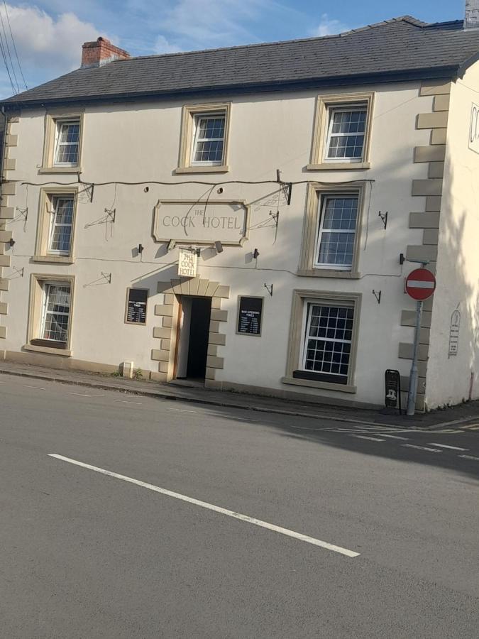 The Cock Hotel Bronllys Extérieur photo