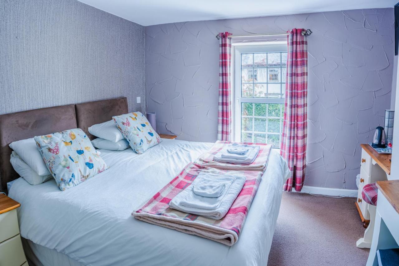 The Cock Hotel Bronllys Extérieur photo