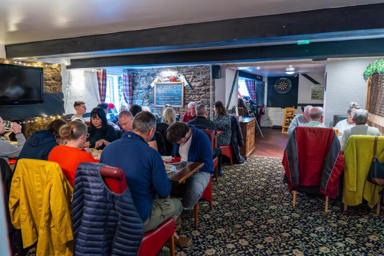 The Cock Hotel Bronllys Extérieur photo